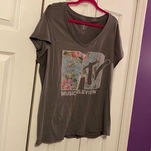 SS Floral MTV v-neck Sz 2 from Torrid